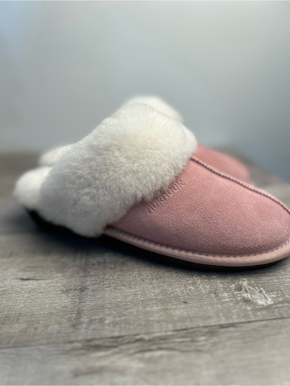 Nuknuuk Pink Shearling Lined Slippers • Women’s 9